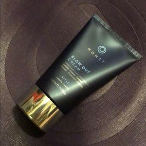 Monat Blow Out Cream